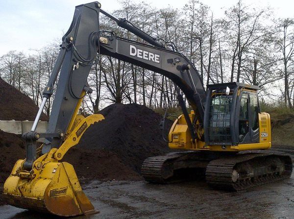 John Deere 225D LC Excavator